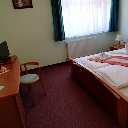 Gosztola Gyoengye-Az Erdo Szallodaja エクステリア 写真